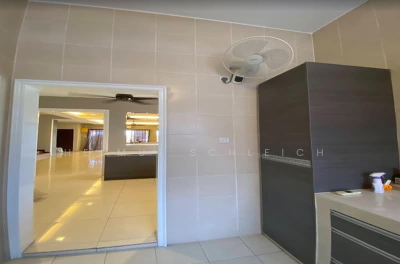 Rumah Teres 2 Tingkat untuk Disewa di Seri Kembangan (Selangor) - Helmut Schleich - Living Room - PropertyGuru.com.my