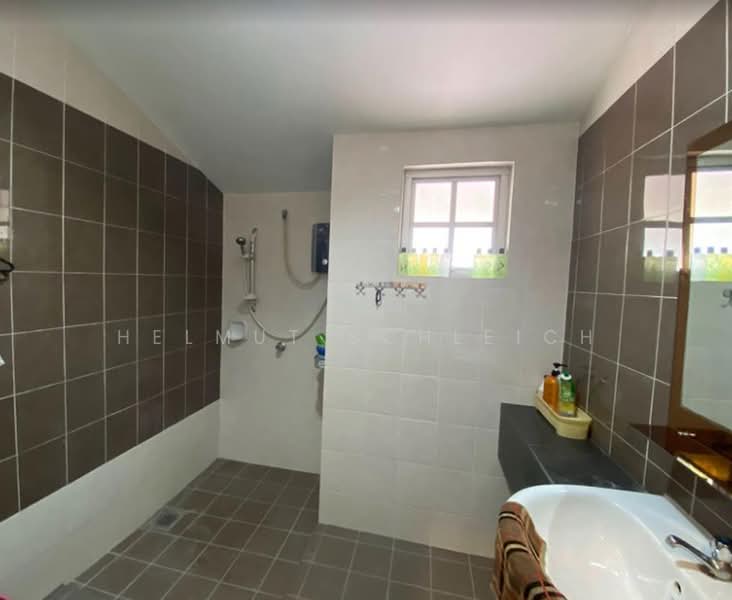Rumah Teres 2 Tingkat untuk Disewa di Seri Kembangan (Selangor) - Helmut Schleich - Bathroom - PropertyGuru.com.my