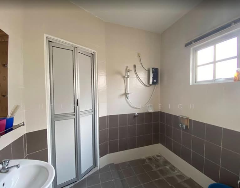 Rumah Teres 2 Tingkat untuk Disewa di Seri Kembangan (Selangor) - Helmut Schleich - Bathroom - PropertyGuru.com.my