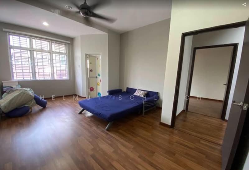 Rumah Teres 2 Tingkat untuk Disewa di Seri Kembangan (Selangor) - Helmut Schleich - Living Room - PropertyGuru.com.my