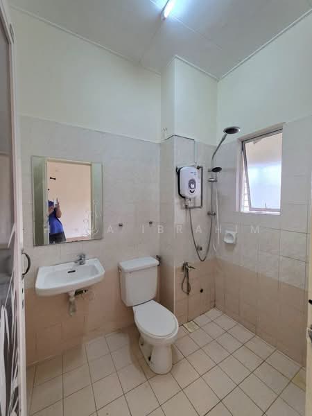 2-storey Terraced House for Sale in Bandar Baru Bangi (Selangor) - Hawa Ibrahim - Bathroom - PropertyGuru.com.my