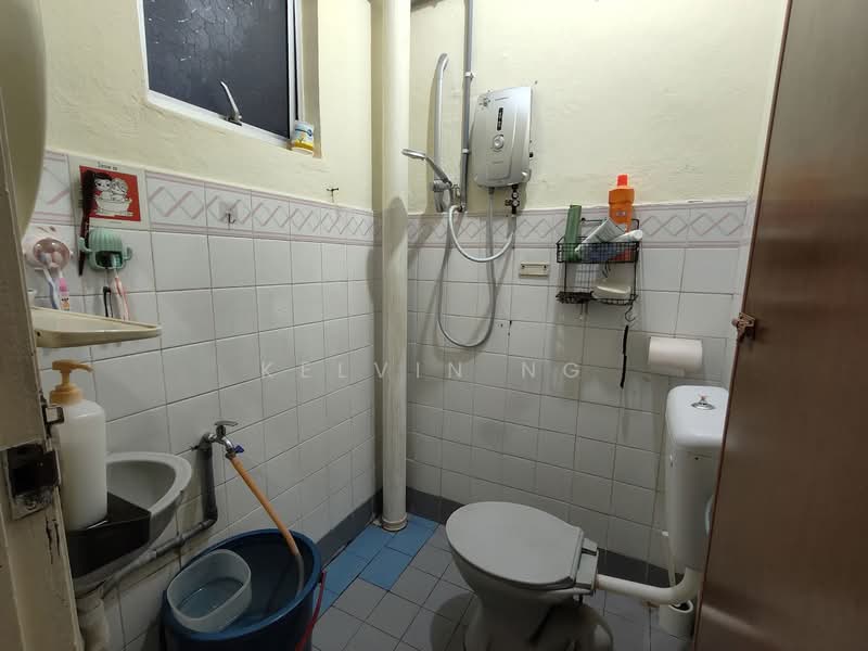 2-storey Terraced House for Sale in Taman Taming Jaya (Balakong) - Kelvin Ng - Bathroom - PropertyGuru.com.my