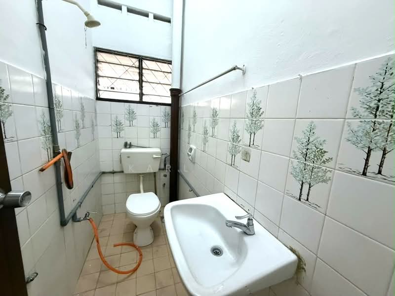 2-storey Terraced House for Sale in Taman Suria (Johor Bahru) - Karl Lim - Bathroom - PropertyGuru.com.my