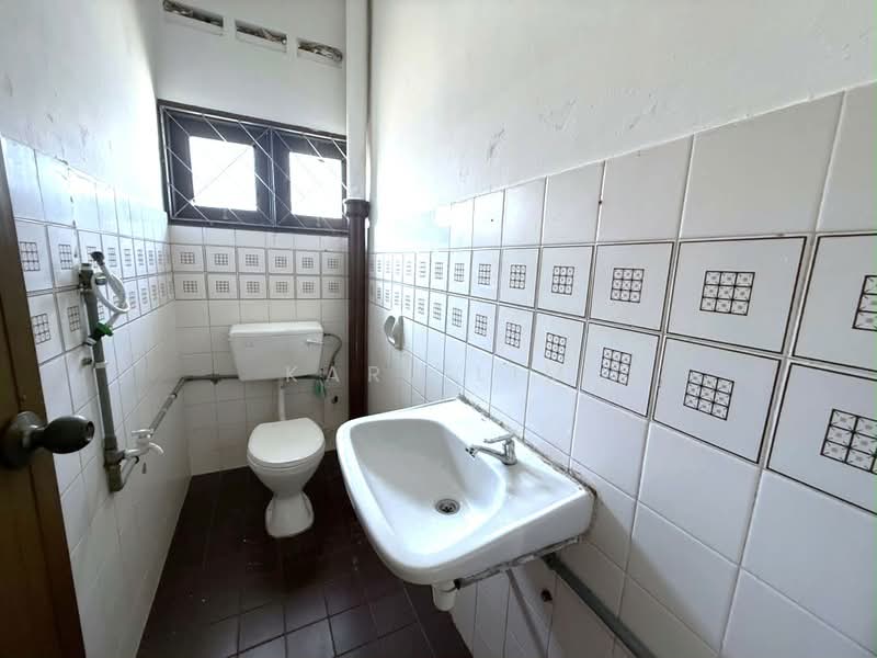 2-storey Terraced House for Sale in Taman Suria (Johor Bahru) - Karl Lim - Bathroom - PropertyGuru.com.my