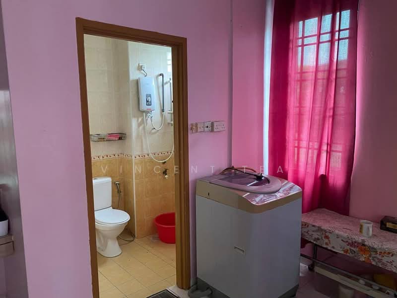 Pangsapuri untuk Disewa di Perling Apartment - Vincent Tea - Bathroom - PropertyGuru.com.my