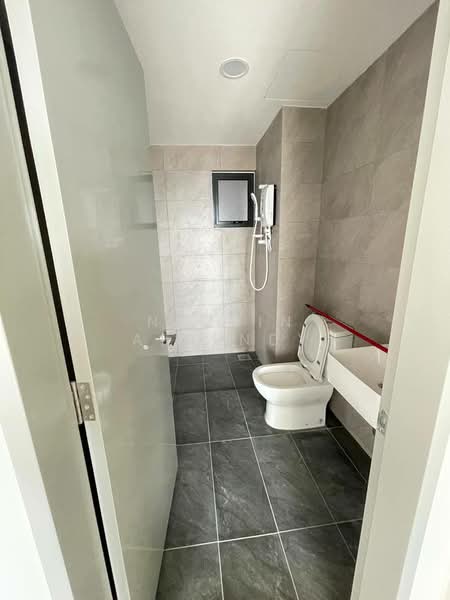 Servis Apartment untuk Disewa di Kampung Melayu Subang - Nazrin Affendy - Bathroom - PropertyGuru.com.my