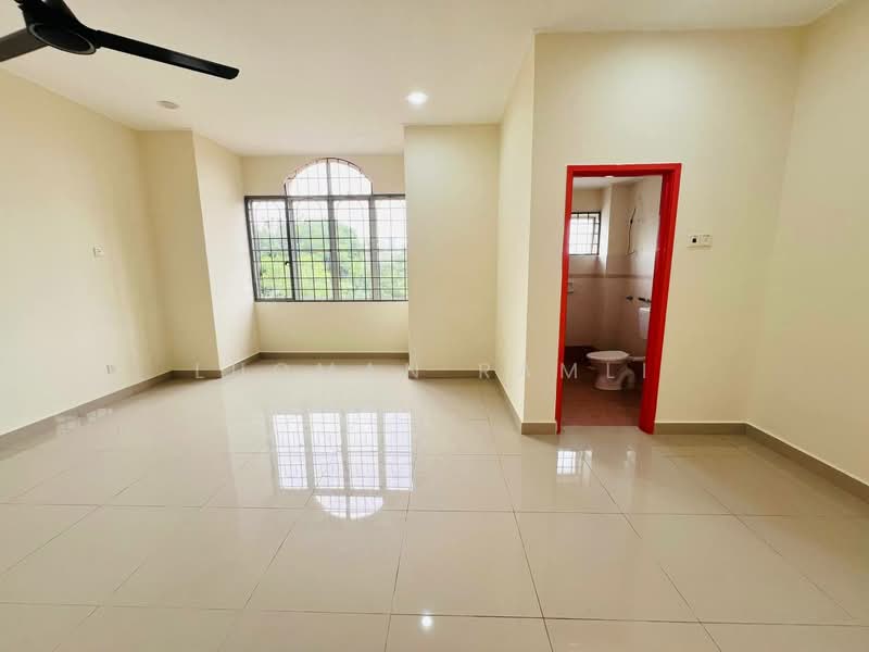 Rumah Teres 2 Tingkat untuk Dijual di Semenyih (Selangor) - Luqman Ramli - Living Room - PropertyGuru.com.my