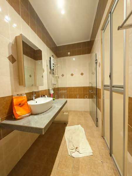Rumah Teres 1.5 Tingkat untuk Dijual di Mutiara Rini (Skudai) - Daniel Yong - Bathroom - PropertyGuru.com.my