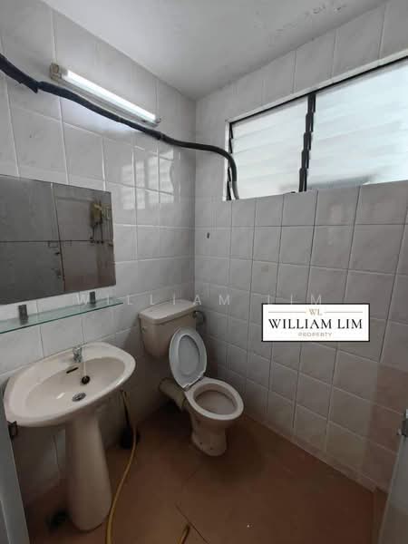 Apartment for Sale at Pearl Garden - William Lim - Bathroom - PropertyGuru.com.my