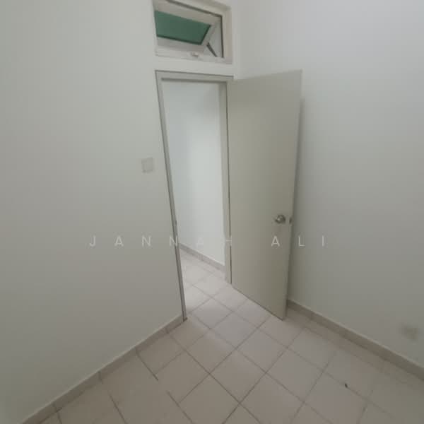 Kediaman Servis untuk Dijual di V Residence 3 @ Sunway Velocity - Jannah Ali - Storage room - PropertyGuru.com.my