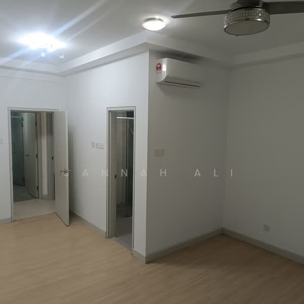 Kediaman Servis untuk Dijual di V Residence 3 @ Sunway Velocity - Jannah Ali - Master bedroom - PropertyGuru.com.my