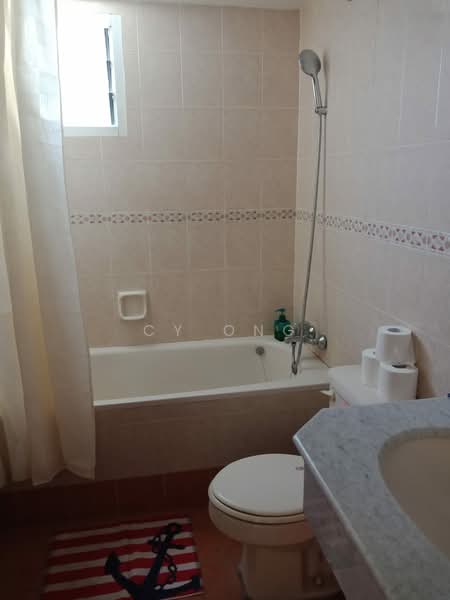 Kondominium untuk Dijual di Gurney Park Condominium - CY Ong - Bathroom - PropertyGuru.com.my