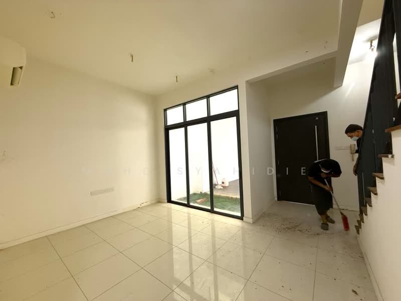2.5-storey Terraced House for Sale in Taman Melawati (Ulu Kelang) - Mohd Syahidie - Living Room - PropertyGuru.com.my