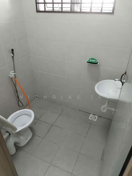Kilang untuk Disewa di Kawasan Perindustrian Ringan Bercham (Ipoh) - Nicholas Lee - Bathroom - PropertyGuru.com.my
