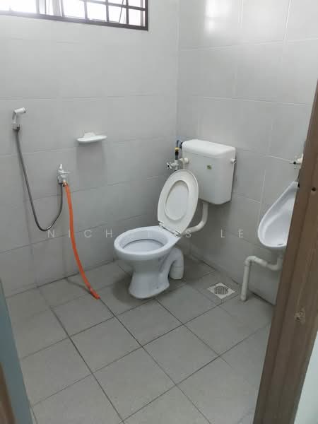 Kilang untuk Disewa di Kawasan Perindustrian Ringan Bercham (Ipoh) - Nicholas Lee - Bathroom - PropertyGuru.com.my