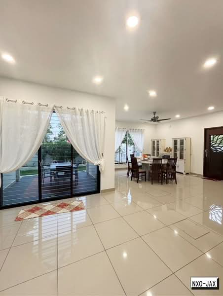 Rumah Berkembar untuk Dijual di Setia Utama (Setia Alam) - Yongsen Lim - Living Room - PropertyGuru.com.my
