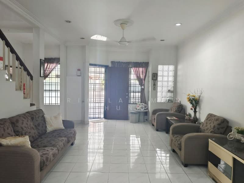 Rumah Teres 2 Tingkat untuk Dijual di Taman Puchong Prima (Puchong) - Eric Lau Mun Chung - Living Room - PropertyGuru.com.my