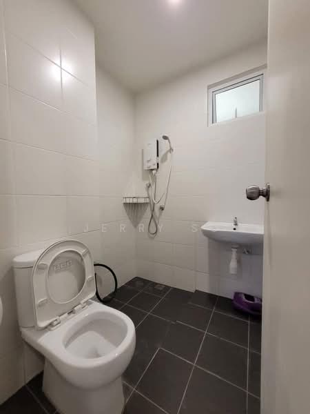Kondominium untuk Dijual di SummerSkye Residences - Jerry So - Bathroom - PropertyGuru.com.my