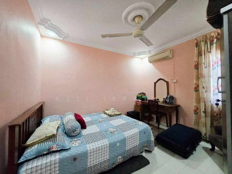 Rumah Teres 2 Tingkat untuk Dijual di Taman Lestari Perdana (Seri Kembangan) - Azli Ibrahim - Bedroom - PropertyGuru.com.my