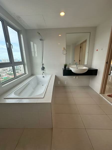 Kondominium untuk Disewa di The Latitude Condominium - Xinnee . - Bathroom - PropertyGuru.com.my