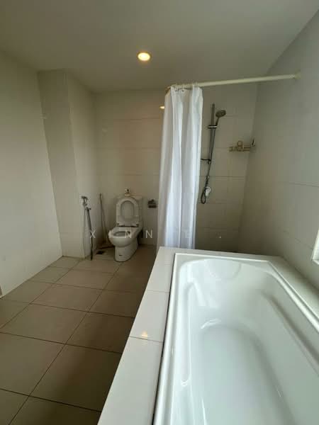 Kondominium untuk Disewa di The Latitude Condominium - Xinnee . - Bathroom - PropertyGuru.com.my
