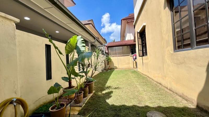 Semi-Detached House for Sale in Bandar Nusaputra (Puchong) - Kent Lee - Exterior - PropertyGuru.com.my