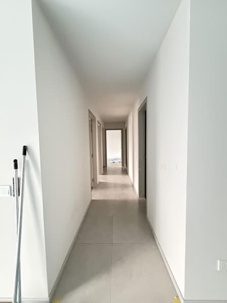 Servis Apartment untuk Disewa di Melawati : Park One - Nini Malini - Corridor - PropertyGuru.com.my