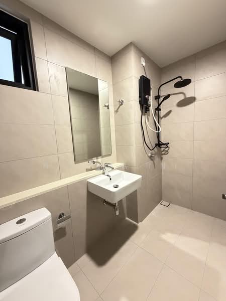 Servis Apartment untuk Disewa di Melawati : Park One - Nini Malini - Bathroom - PropertyGuru.com.my