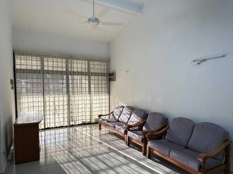 Rumah Teres 1 Tingkat untuk Disewa di Taman Pelangi (Johor Bahru) - Claira Ong - Living Room - PropertyGuru.com.my