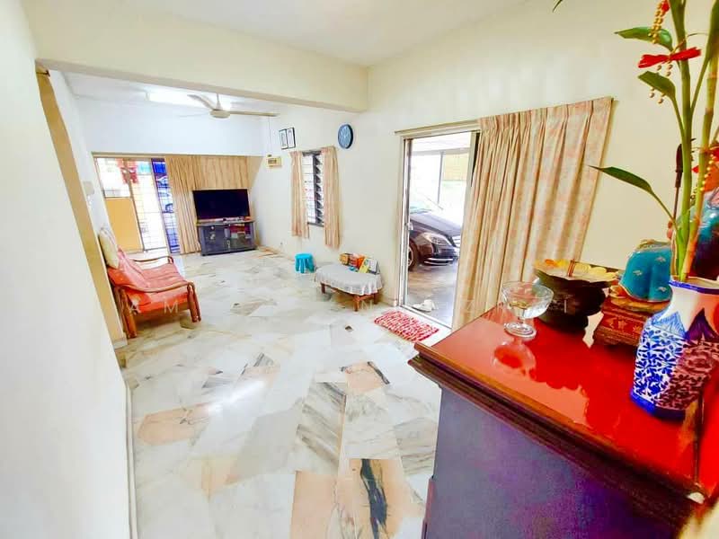 Rumah Bandar untuk Dijual di Cheras (Kuala Lumpur) - Ammeer Nadzrai - Living Room - PropertyGuru.com.my
