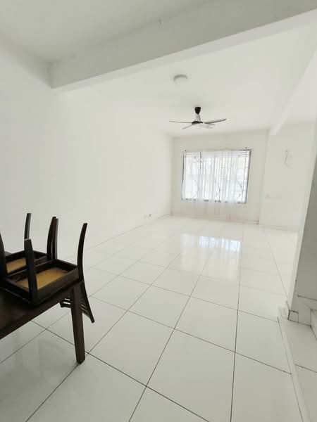 Rumah Kluster untuk Dijual di Taman Lagenda Putra (Kulai) - Eddy Chan - Living Room - PropertyGuru.com.my