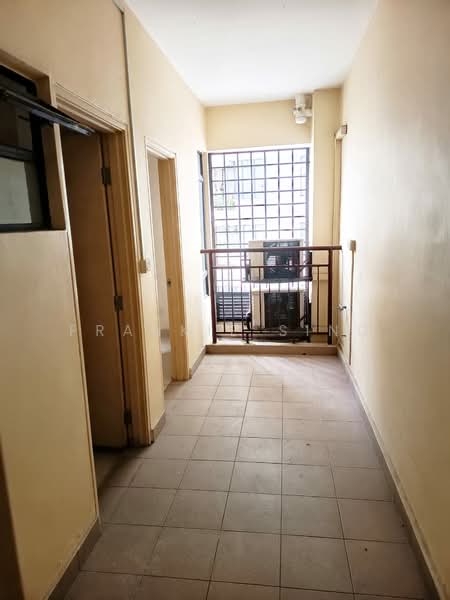 Kondominium untuk Dijual di Rivercity Condominium - Frankie Sing - Corridor - PropertyGuru.com.my