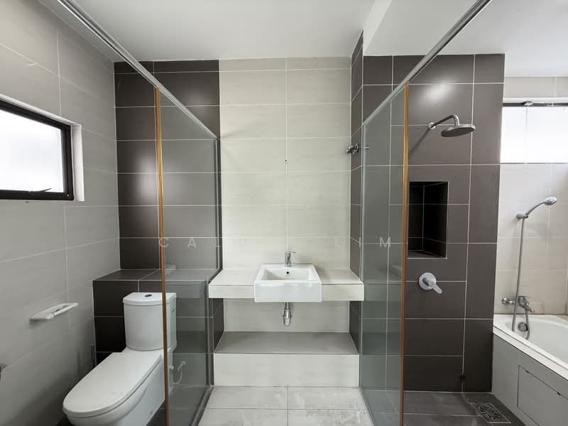 Semi-Detached House for Sale in Setia Alam (Selangor) - Calvin Lim - Bathroom - PropertyGuru.com.my