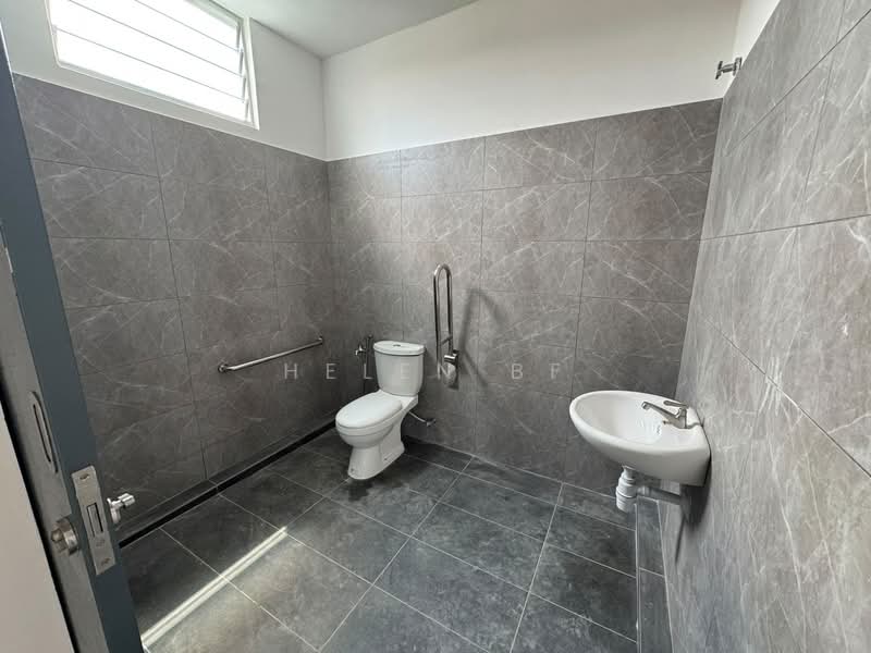 Kilang untuk Disewa di Ayer Keroh (Melaka) - Helen BF - Bathroom - PropertyGuru.com.my