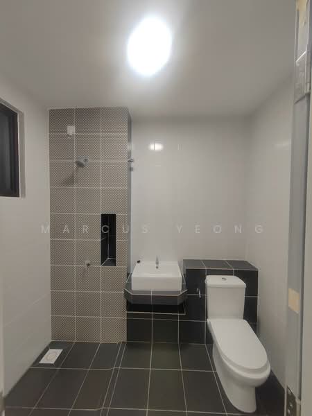 Rumah Teres 2 Tingkat untuk Dijual di Eco Grandeur (Puncak Alam) - Marcus Yeong - Bathroom - PropertyGuru.com.my