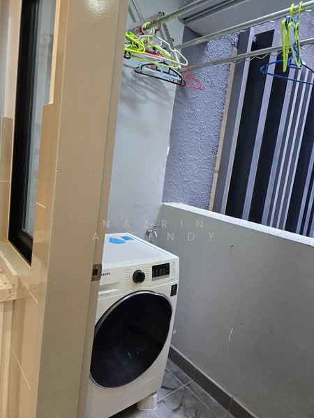 Servis Apartment untuk Disewa di Paramount Utropolis - Nazrin Affendy - Balcony - PropertyGuru.com.my