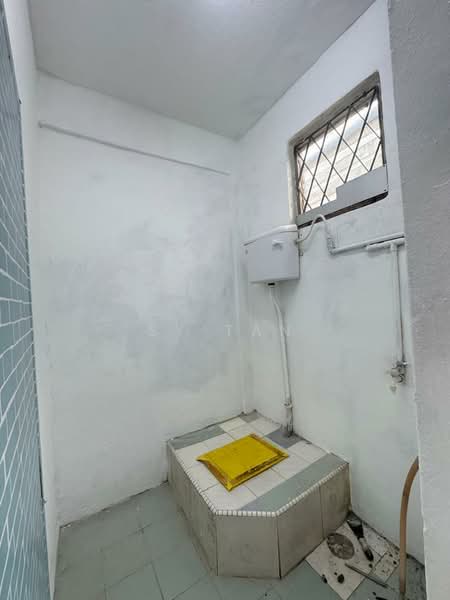 Flat for Sale at Flat Taman Ungku Tun Aminah - SY Tan - Bathroom - PropertyGuru.com.my