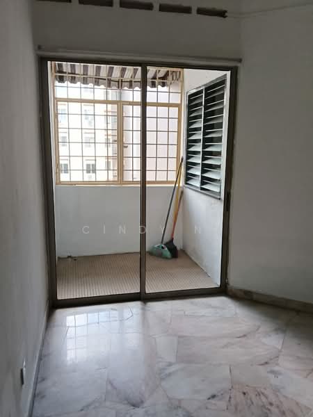 Pangsapuri untuk Dijual di Subang Perdana Goodyear Court 5 - Cindy Ng - Balcony - PropertyGuru.com.my