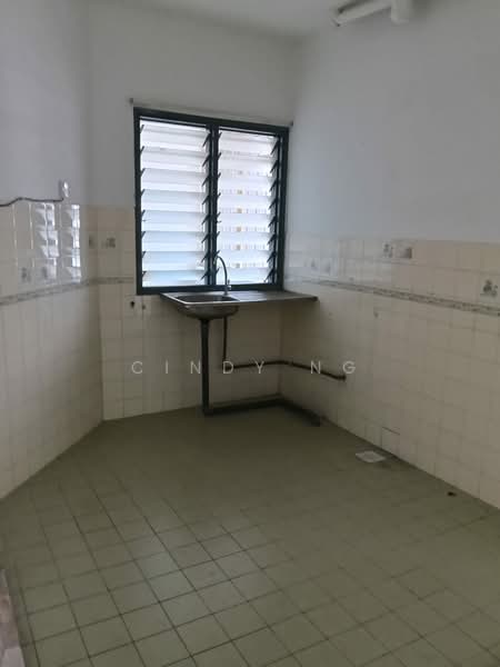 Pangsapuri untuk Dijual di Subang Perdana Goodyear Court 5 - Cindy Ng - Kitchen - PropertyGuru.com.my