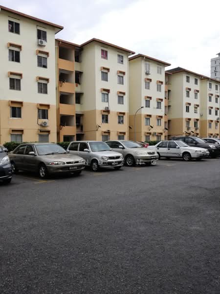 Pangsapuri untuk Dijual di Subang Perdana Goodyear Court 5 - Cindy Ng - Exterior - PropertyGuru.com.my