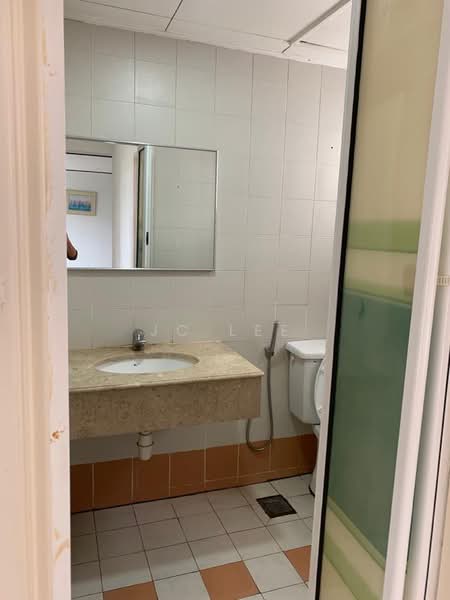 Condominium for Rent at Bungaraya Condominium - Jc Lee - Bathroom - PropertyGuru.com.my