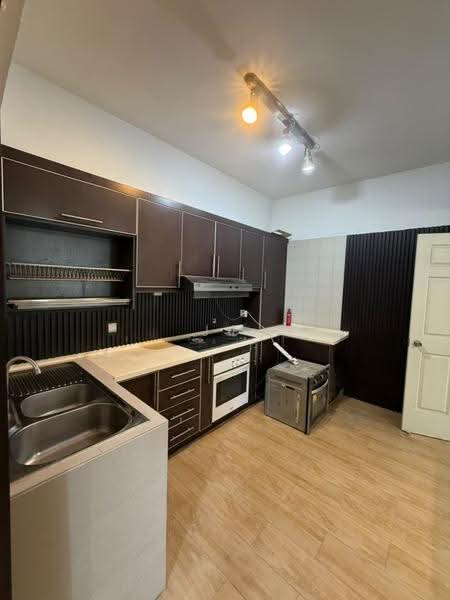 Kondominium untuk Disewa di Bungaraya Condominium - Jc Lee - Kitchen - PropertyGuru.com.my