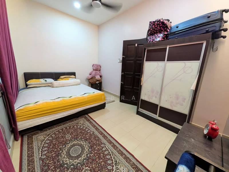 Rumah Berkembar untuk Dijual di Sungai Merab (Dengkil) - Azli Ibrahim - Bedroom - PropertyGuru.com.my
