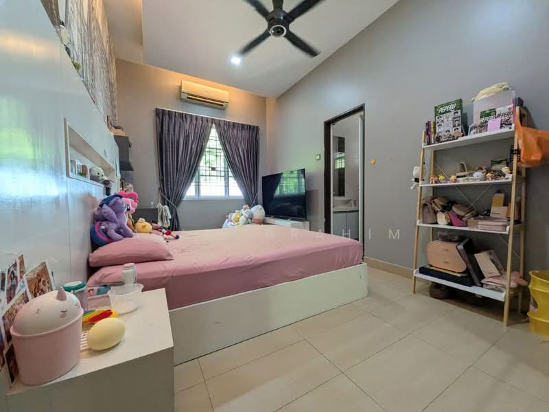 Rumah Berkembar untuk Dijual di Sungai Merab (Dengkil) - Azli Ibrahim - Bedroom - PropertyGuru.com.my