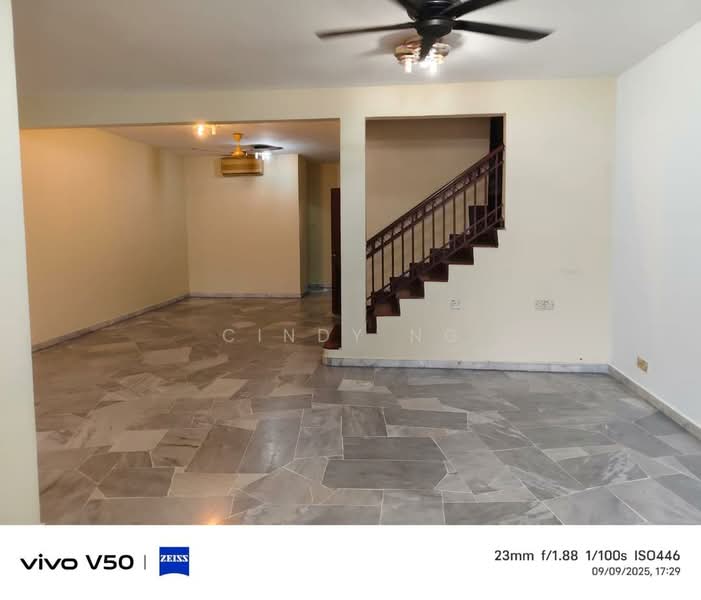 Rumah Teres 2-Tingkat untuk Dijual di Usj 16 (Subang Jaya) - Cindy Ng - Living Room - PropertyGuru.com.my