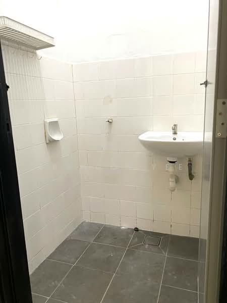 Kedai untuk Disewa di Taman Bukit Belimbing (Balakong) - Brandon Yee - Bathroom - PropertyGuru.com.my