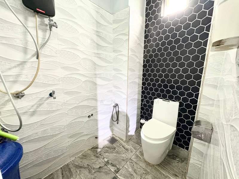 Pangsapuri untuk Dijual di Pangsapuri Permai Putera - Luqman Ramli - Bathroom - PropertyGuru.com.my