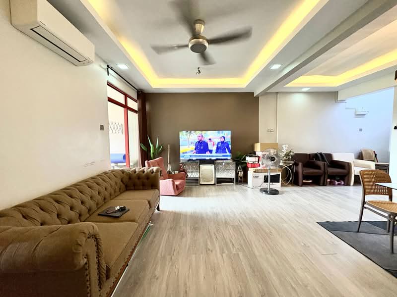 Pangsapuri untuk Dijual di Pangsapuri Permai Putera - Luqman Ramli - Living Room - PropertyGuru.com.my