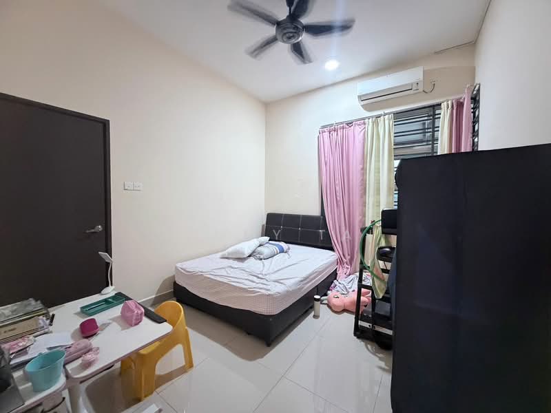 Cluster House for Sale in Taman Gaya (Ulu Tiram) - Tommy Tai - Bedroom - PropertyGuru.com.my