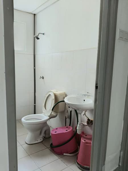 Pangsapuri untuk Dijual di Denai Nusantara Apartment - Karl Lim - Bathroom - PropertyGuru.com.my